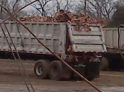 擴(kuò)散,美國(guó)知名網(wǎng)站曝光,很多工廠回收動(dòng)物副產(chǎn)品和廚房垃圾做寵物糧 買(mǎi)進(jìn)口糧的鏟屎官需注意了